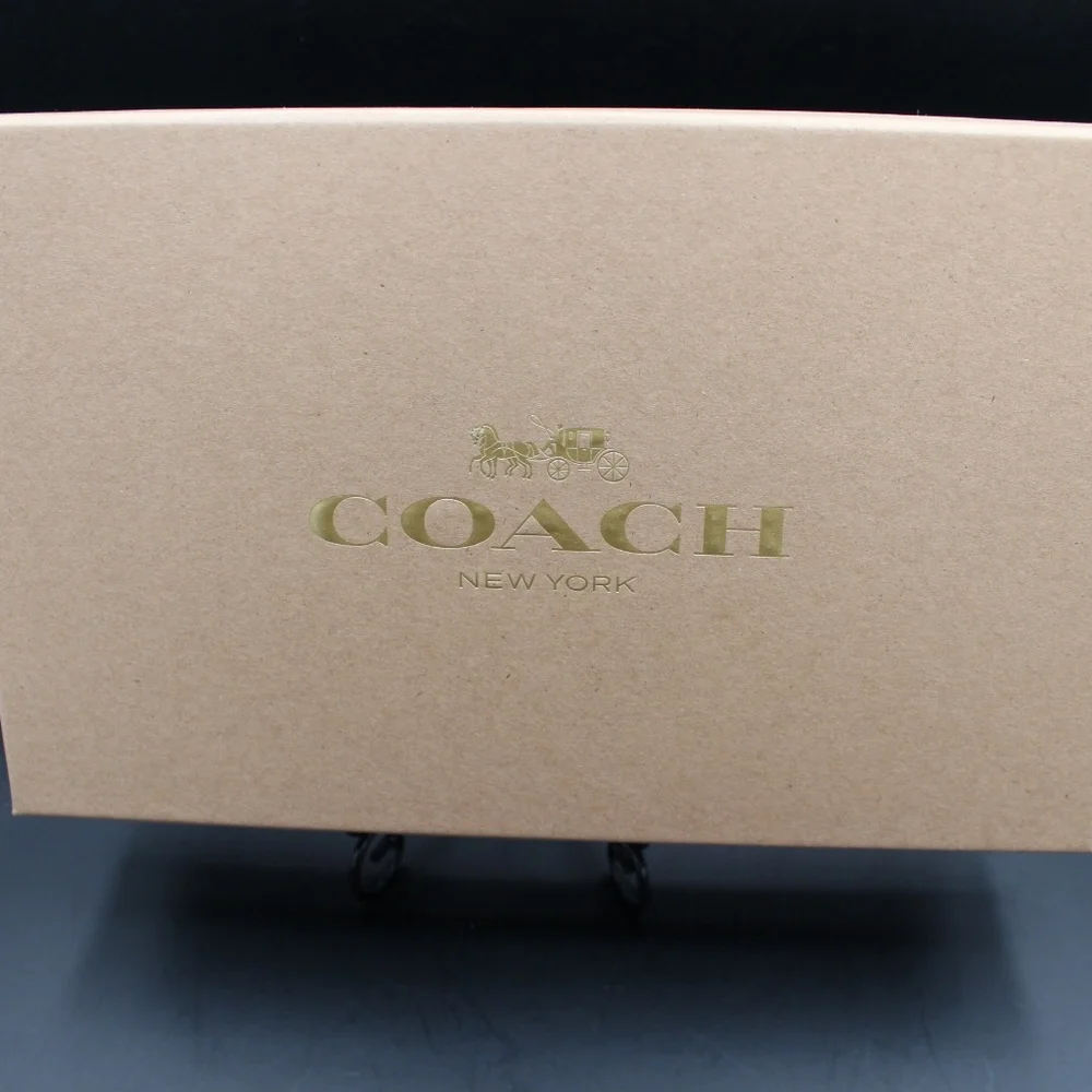 Coach White Leather Medium Wristlet in Star Pattern Boxed Set - Picture 5 of 5